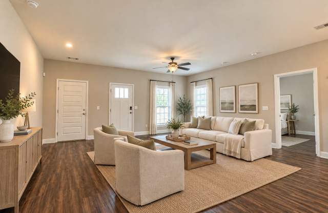 203 Silverthorn Dr Gallery 2
