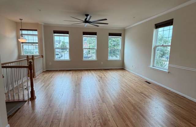 Mockingbird Cr Townhouse Available!!! Gallery 4