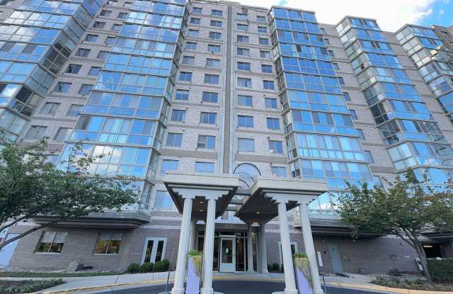 Sun-filled 2 Bed 2 Bath Condo With Sunroom In Riverview At Lansdowne photos photos
