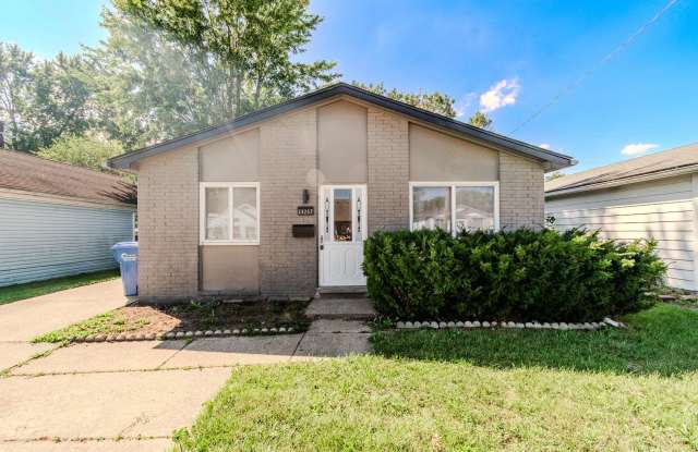 Welcome to this 3-Bedroom, 1-Bathroom, Fully Equipped Kitchen, Washer and Dryer photos photos
