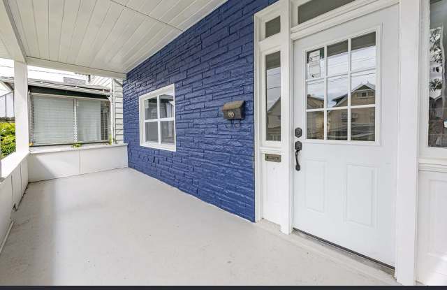 Newly Renovated 5-Bedroom Beauty! Gallery 3