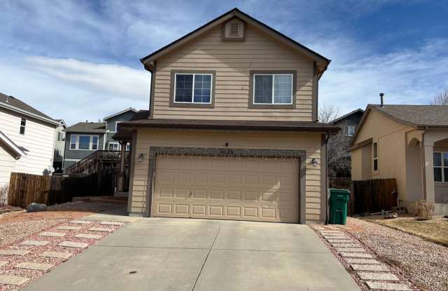 Cozy 3‑bed, 2.5‑bath home in desirable Stetson Ridge. photos photos