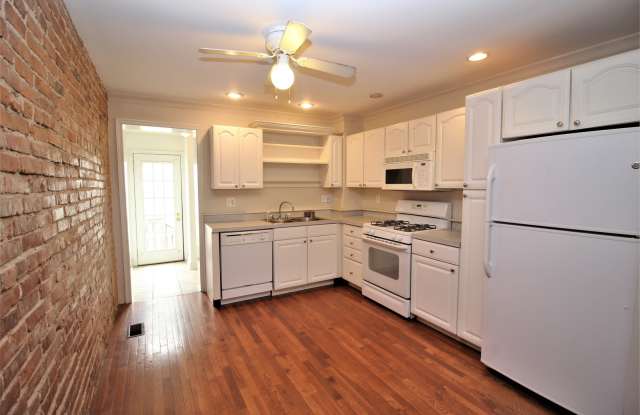 Spacious Riverside 3bd/2.5ba home CAC and off-street parking! Available now photos photos