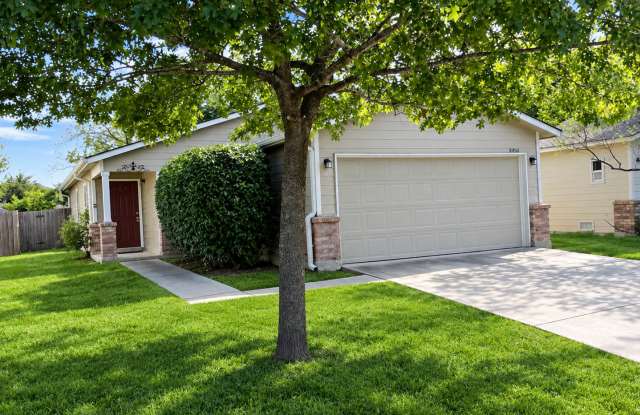 GREAT ONE STORY HOME  |  3 BEDROOMS  |  2 BATHS  |  NEAR LACKLAND  |  MOVE IN READY Gallery 1