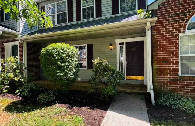 3 Bedroom 3.5 Half Bath Townhouse Gallery 3