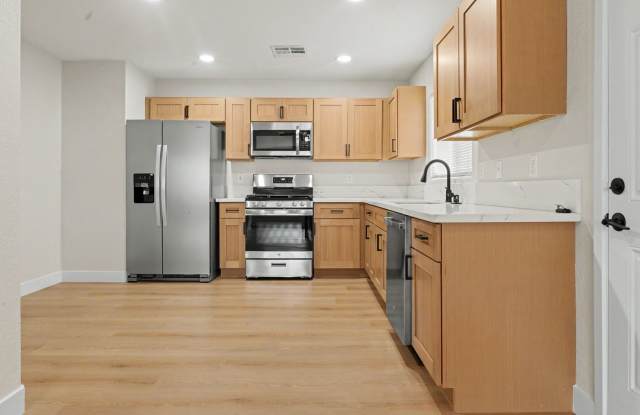 NEWLY REMODELED 2BED/1.5 HOUSE IN GATED COMMUNITY Gallery 1