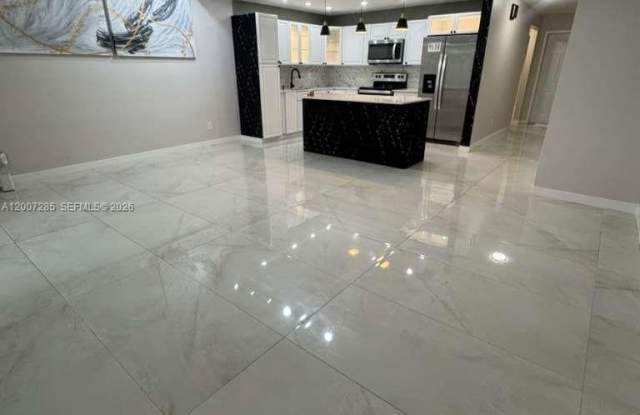 7478 NW 34th St photos photos