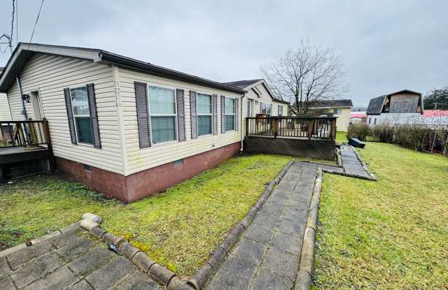 3 Bed/2 Bath House with a yard and large front porch - Available 05/19/2027 Gallery 1