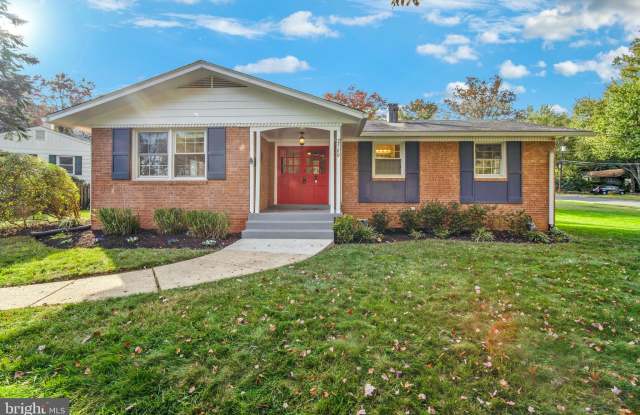 2700 BOWLING GREEN DRIVE Gallery 4