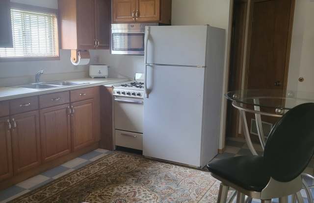 148 3rd Ave Sw, Unit B - 148 3rd Avenue Southwest, Pacific, WA 98047