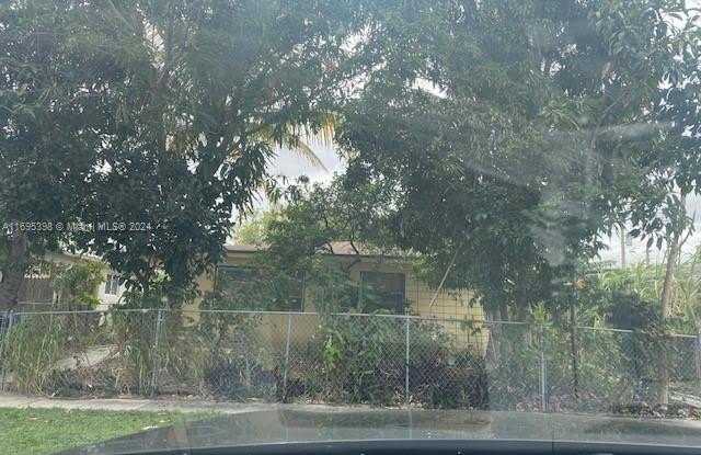 1990 NE 168 St - 1990 Northeast 168th Street, North Miami Beach, FL 33162