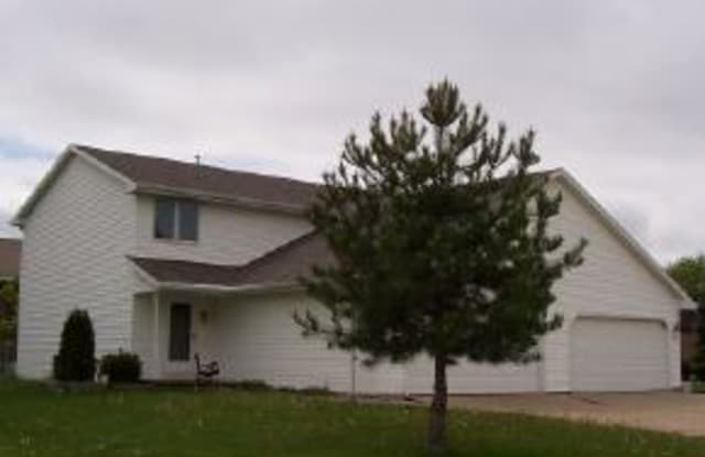 750 Somerset Dr - 750 Somerset Drive, Allouez, WI 54301