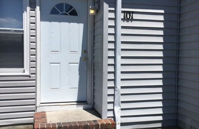 3719 Turnpike Rd - 3719 Turnpike Road, Portsmouth, VA 23701