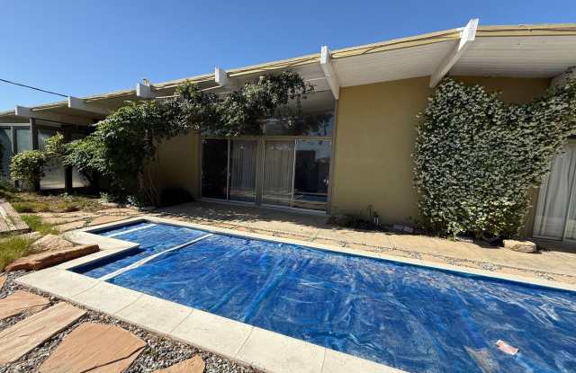 High Desert Retreat- 3 Bedrooms, 2 Bathrooms, Home where Vintage Meets Zen - 19964 Nowata Road, Apple Valley, CA 92307