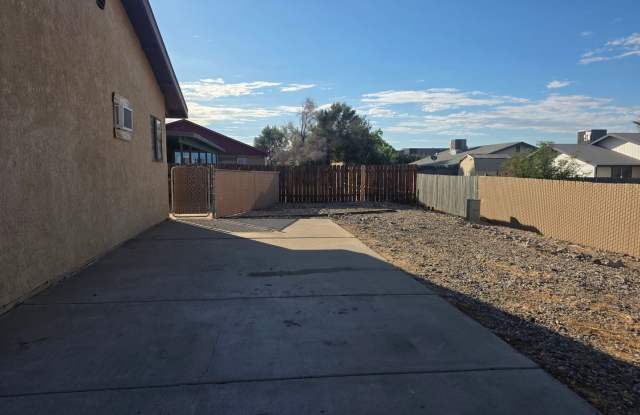 Beautiful 3-Bedroom Corner Lot Home with RV & Boat Parking Gallery 4