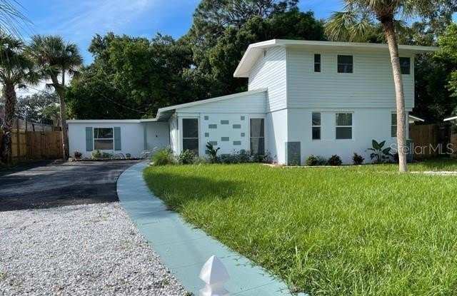 415 VENETIAN DRIVE Gallery 2