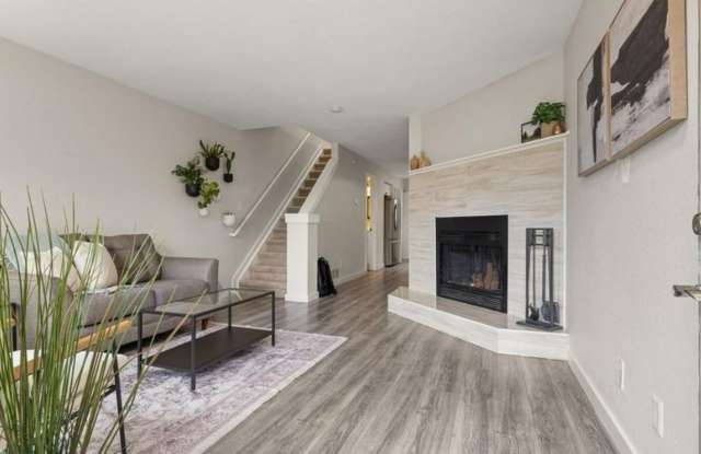 2 Bedroom 1.5 bath Townhome in Edgewater Gallery 1