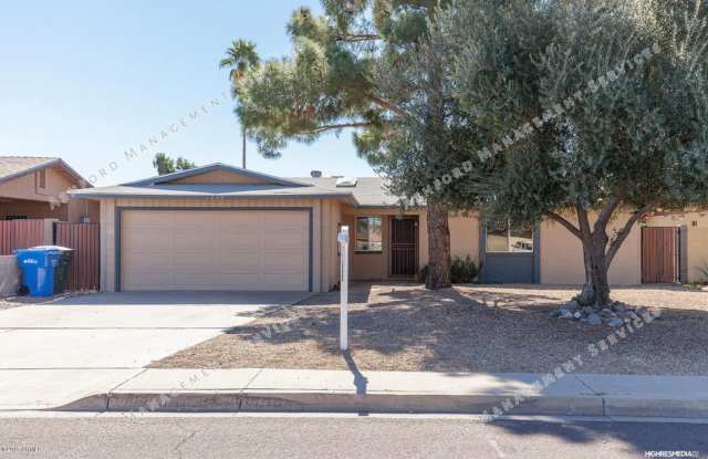 REMODELED 3 BEDROOM HOME W WOOD FLOORING IN THE HEART OF NORTH PHX - 1007 West Grovers Avenue, Phoenix, AZ 85023