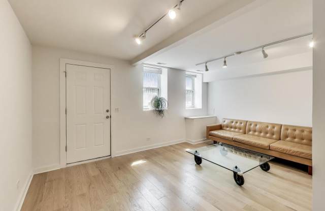 2142 N Oakley Avenue Gallery 3