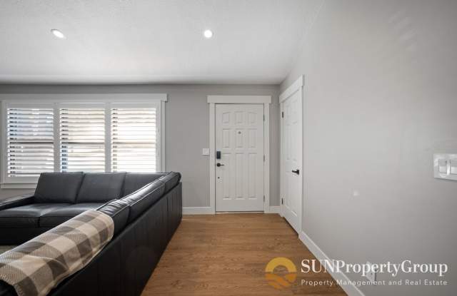 Beautiful Remodeled Home In Great Midvale Location Gallery 3