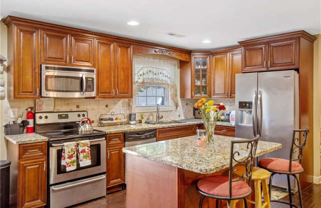 1898 Rollingwood Drive SE Gallery 2