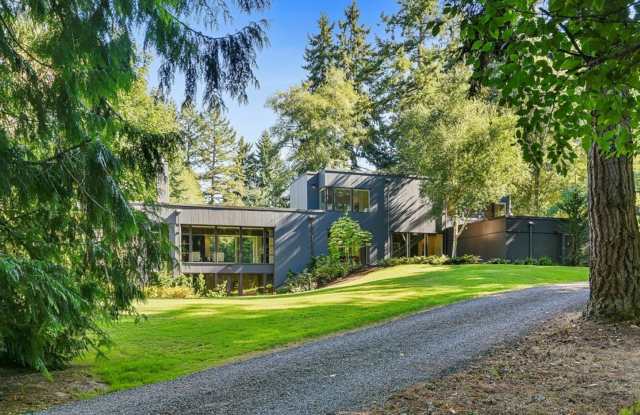 Contemporary Estate Retreat on 5 Acres in Bainbridge Island’s Coveted South End photos photos