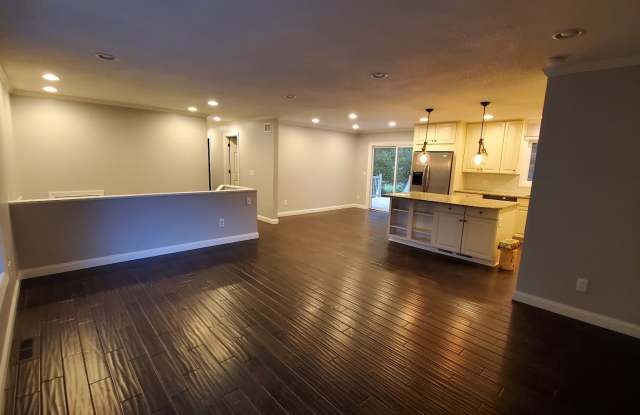17190 Park Cir Gallery 4