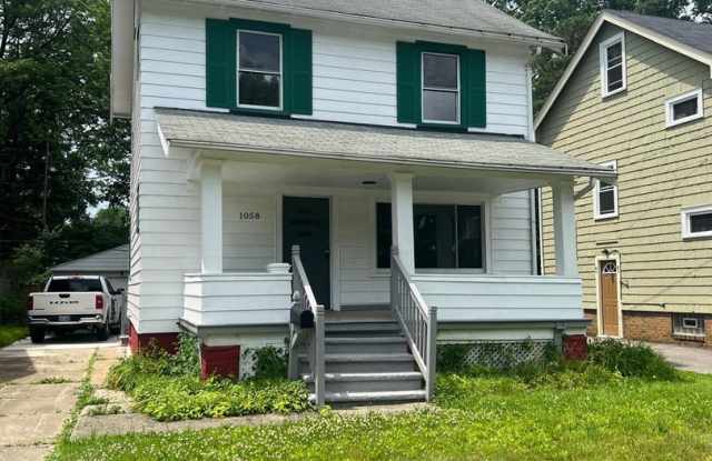 Charming 3-Bedroom Colonial in Cleveland Heights! photos photos