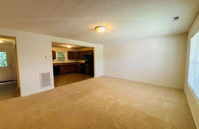 3 Bedroom 2.5 Half Bath Townhouse Gallery 4