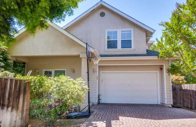 Awesome Home Located in a Quiet Tree Line Neighborhood photos photos