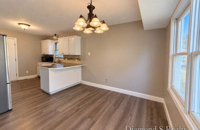 Lovely 3 Bedroom Home Located in Great Neighborhood Gallery 4