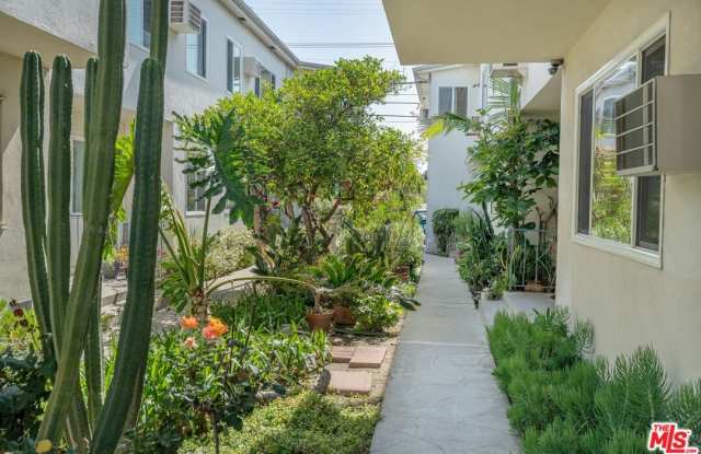 252 S Doheny Dr Gallery 2