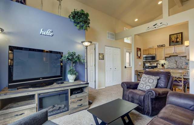 FOR RENT: FURNISHED 2 BED 2 BATH plus Loft POWDER VILLAGE CONDO - WITH SEASONAL POOL/SPA TO ENJOY! - 56858 Enterprise Drive, Sunriver, OR 97707
