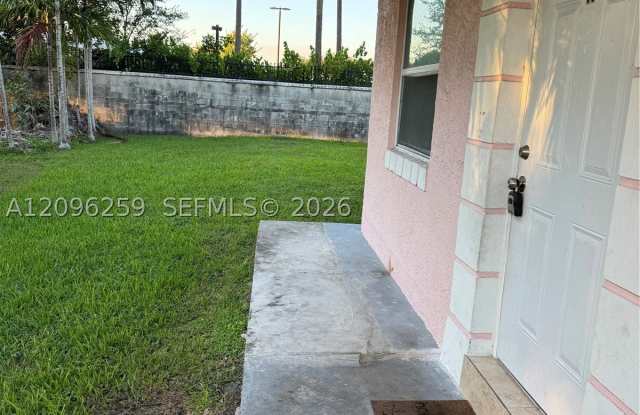6027 SW 36th Ct Gallery 2
