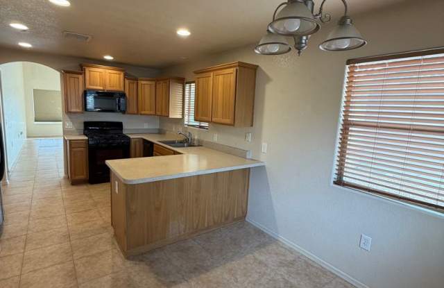 Darling 3 Bedroom on Great Lot Gallery 4