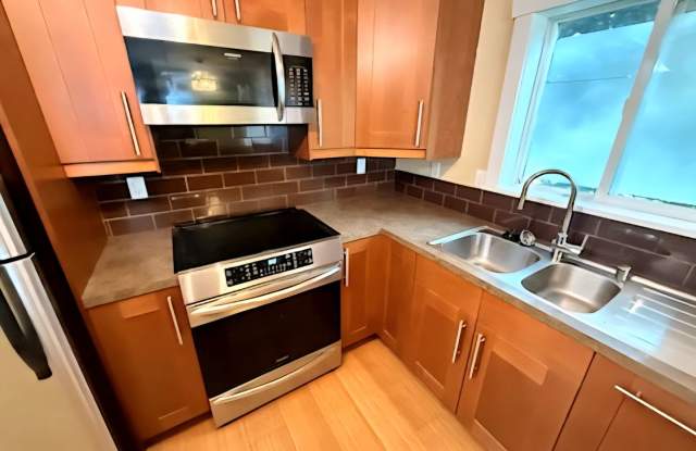 Modern West Seattle Condo | Beautiful Two Bedroom with Private Balcony photos photos