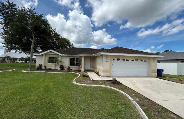 1540 Crestwood Circle N photos photos