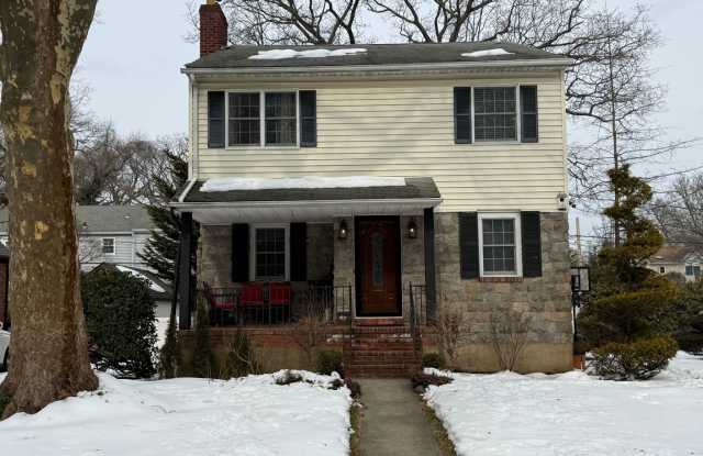 Spectacular 3 Bed/2.5 Bath Colonial in Freeport! photos photos Spectacular 3 Bed/2.5 Bath Colonial in Freeport! photos photos