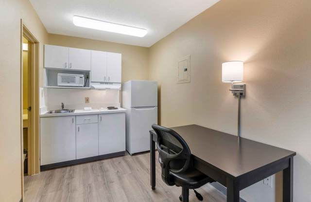 St. Louis - Westport - East Lackland Rd. Gallery 4