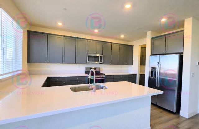 HALF MONTH FREE!! Home in the Five Ridges Community 4 Bedroom 3 Bathroom 2 Car Garage With Loft Gallery 3