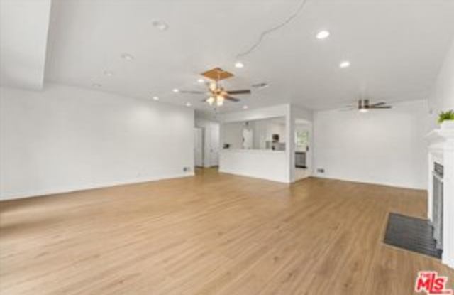 17402 Hart Street Gallery 4