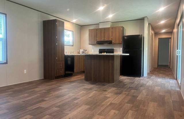 82 White Oak Village Gallery 2