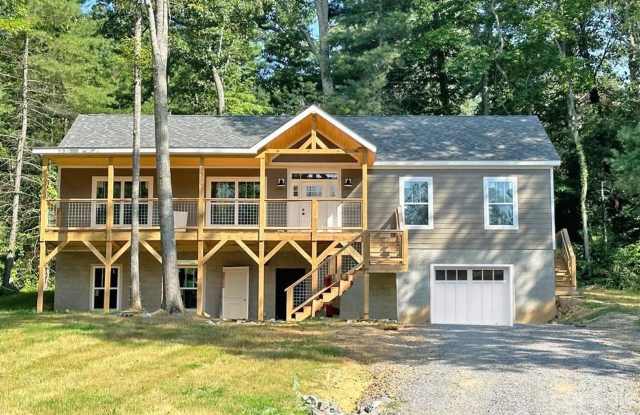 FURNISHED - 12-Month Lease - Farmhouse-Style Home in Fairview photos photos