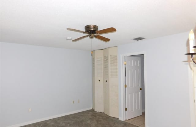 1118 SPRING MEADOW Drive Gallery 4