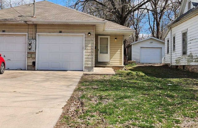 Great 2 bedroom 1 bath Duplex with attached garage photos photos