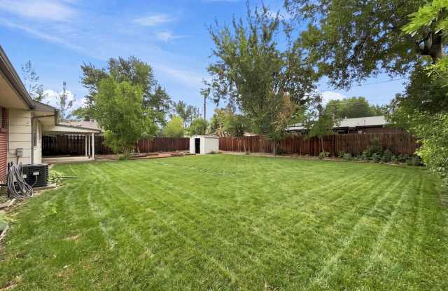 Large Arvada house with yard Gallery 4