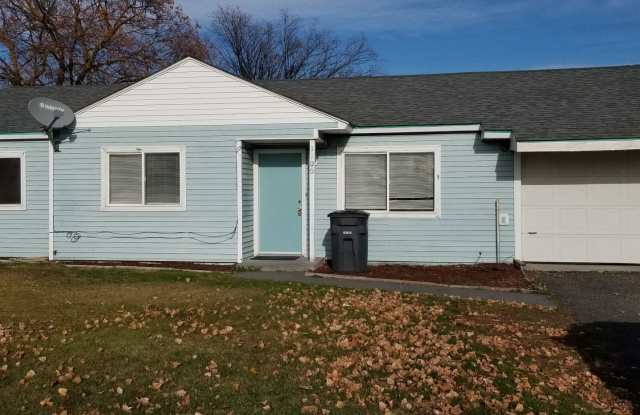 1/2 OFF OCTOBER RENT photos photos