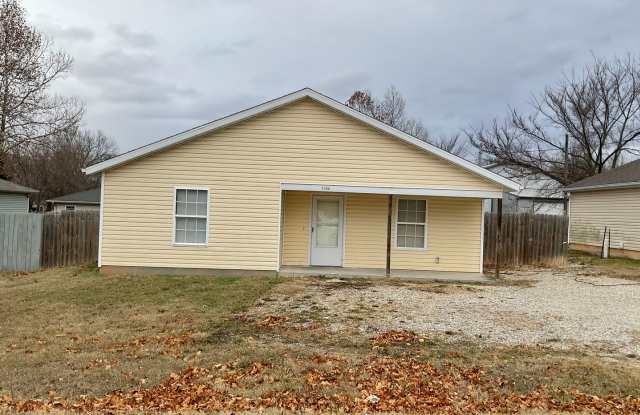 Spacious 2 Bedroom 1 Bath home W/ Fenced Yard In Joplin Mo! photos photos