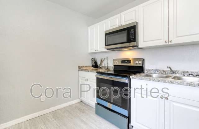 685 Sears Ave NE Gallery 4