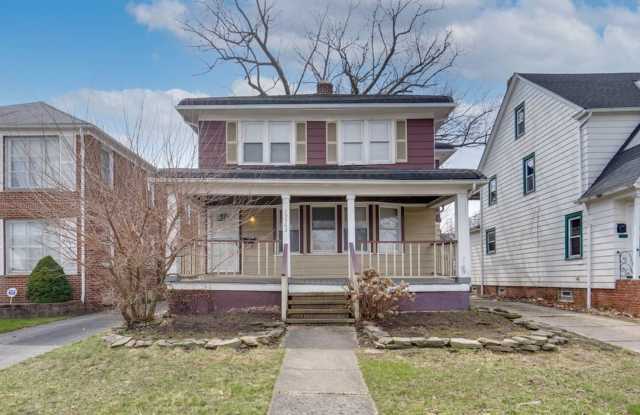 Charming University Heights Single Family Home Gallery 2